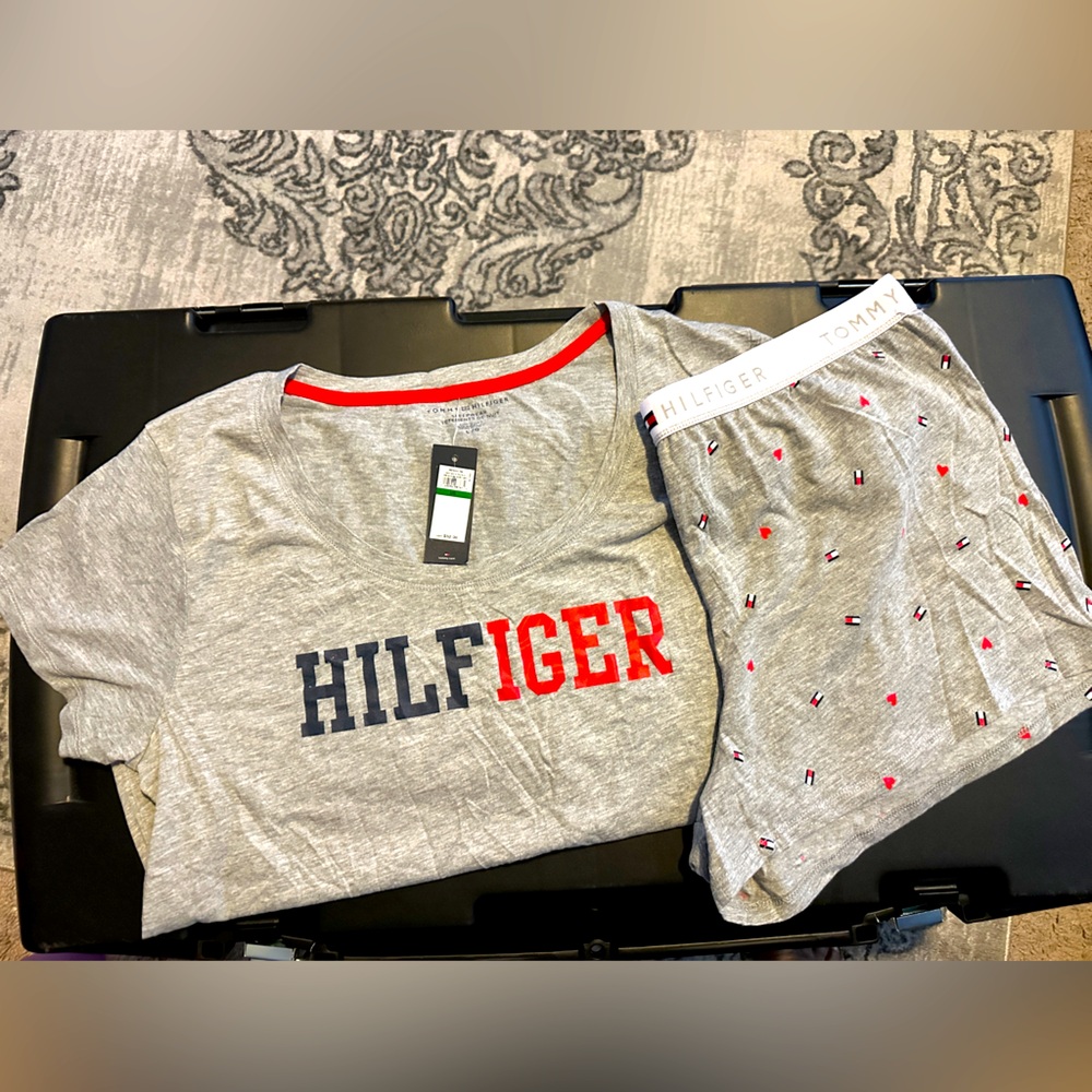 NWT 2 PC Tommy Hilfiger Pajama Sleep Set (L)